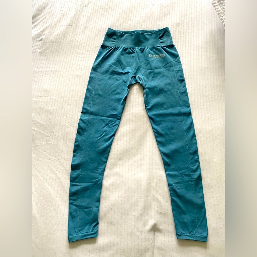 Size small gym shark leggings.